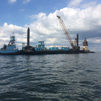 Donjon Marine clamshell dredge - Delaware Bay